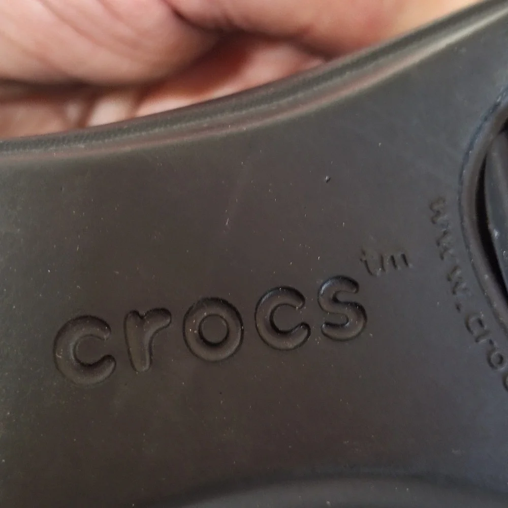 Crocs Lina Wedge Black Embossed Floral Dual Comfort Pumps Shoes Women